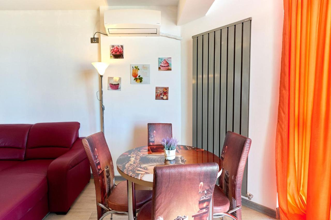 Glamour Red apartment 22 in Alezzi Spa Pool resort Mamaia Esterno foto